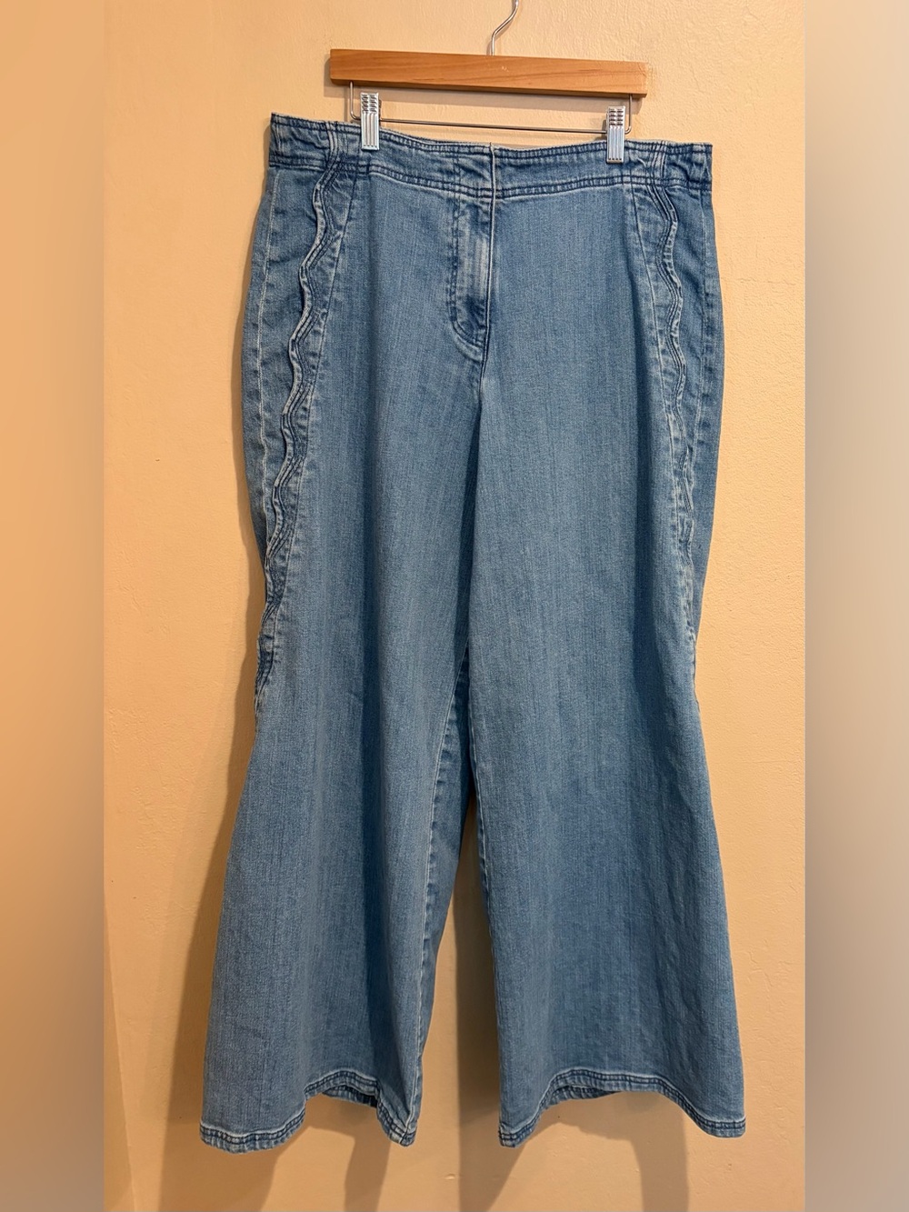 Maeve Light Blue Denim Wide-Leg Jeans w/ Scalloped Side Design, size 32